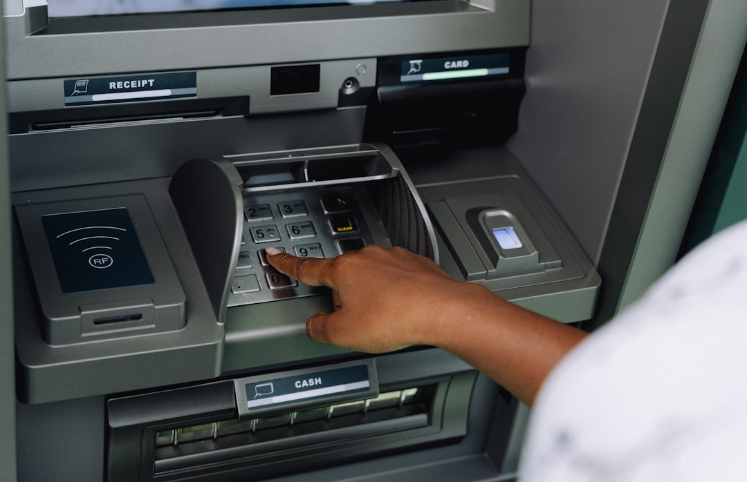 effectuez vos transferts bancaires en toute sécurité grâce à notre service fiable et rapide, garantissant la confidentialité de vos informations financières.