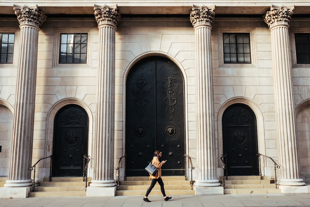 découvrez tout sur les services bancaires, les conseils financiers et les solutions adaptées à vos besoins pour gérer efficacement votre argent.