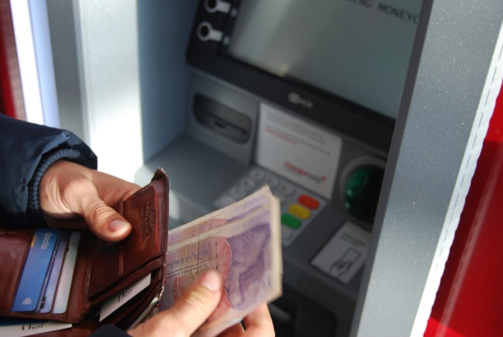 découvrez tout sur les banques : services, conseils financiers, et solutions adaptées à vos besoins pour gérer efficacement votre argent.