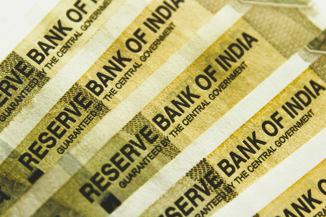 découvrez tout ce qu'il faut savoir sur le code bancaire : définition, utilité et comment l'utiliser pour vos transactions financières en toute sécurité.