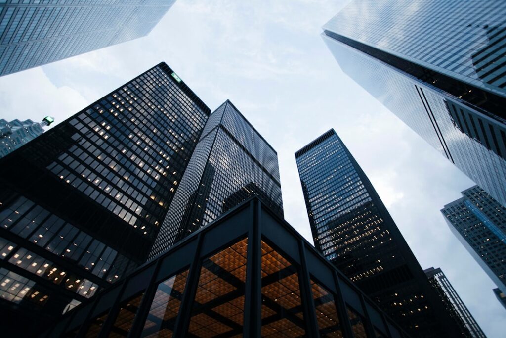 découvrez nos services financiers adaptés à vos besoins : conseils personnalisés, gestion de patrimoine, prêts et investissements pour assurer votre avenir.