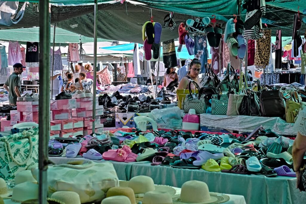 découvrez nos conseils pratiques pour organiser un marché aux puces réussi : astuces pour exposants, gestion de l'espace et attractivité de l'événement.