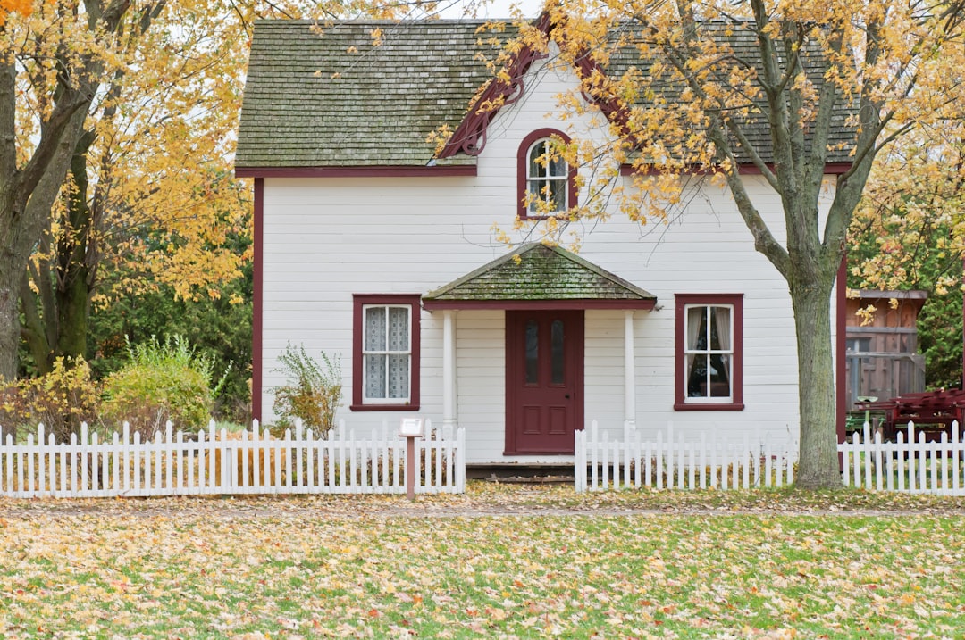 découvrez nos options d'assurance habitation adaptées à vos besoins pour protéger efficacement votre maison et vos biens.