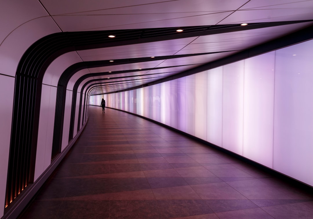 découvrez toutes les facettes de la perspective, une technique essentielle en art et en design pour représenter la profondeur et la dimension.