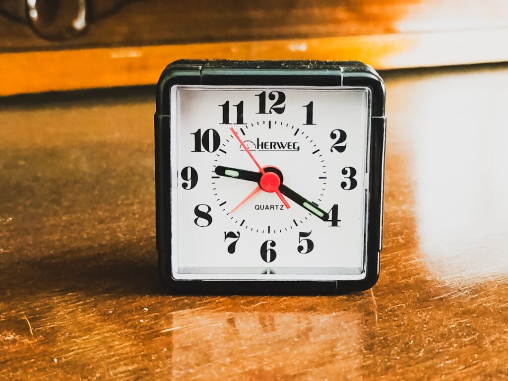 découvrez notre système d'alarme maison fiable pour protéger votre domicile 24h/24 contre les intrusions et assurer la sécurité de votre famille.