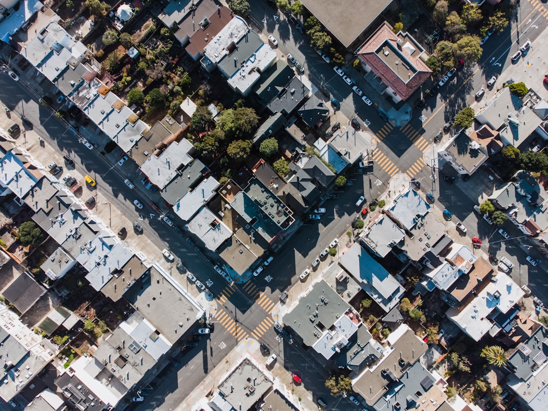 découvrez les quartiers de lille à éviter pour un séjour ou un déménagement en toute sécurité. guide pratique pour mieux connaître la ville.