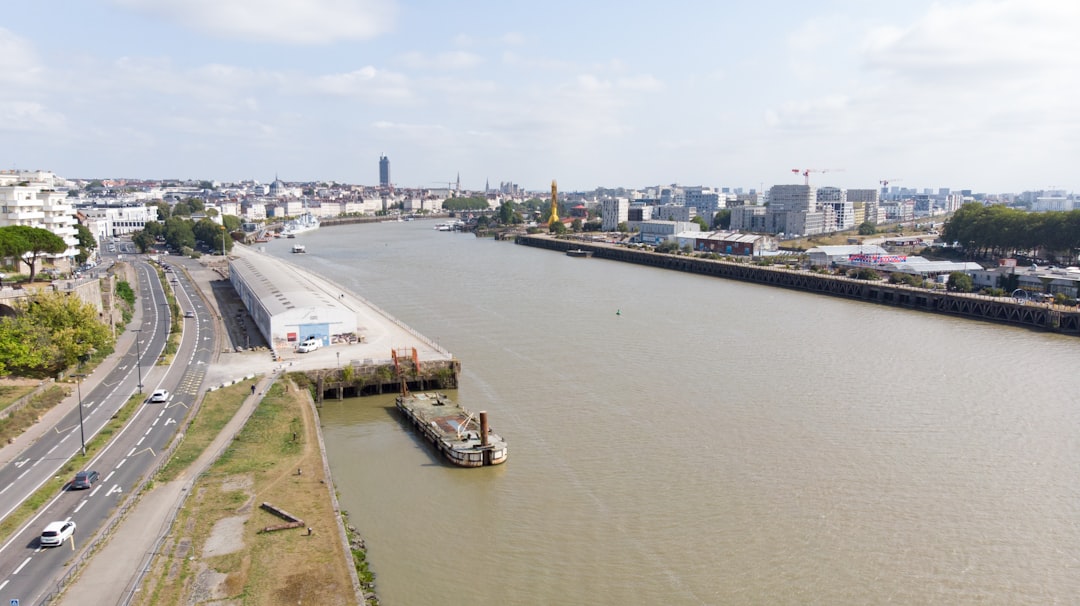découvrez les quartiers de nantes à éviter pour un achat immobilier sécurisé et faites le bon choix pour protéger votre investissement.