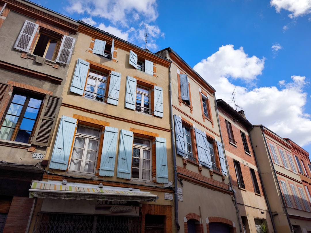 découvrez les quartiers de toulouse à éviter pour garantir votre sécurité et votre confort lors de votre séjour ou installation dans la ville.