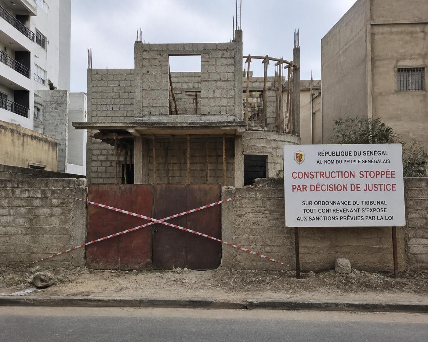 découvrez les conditions pour obtenir un référé suspension du permis de construire et bloquer un chantier rapidement. guide pratique et démarches essentielles.